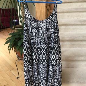 S Mossimo black and white printed loose dress